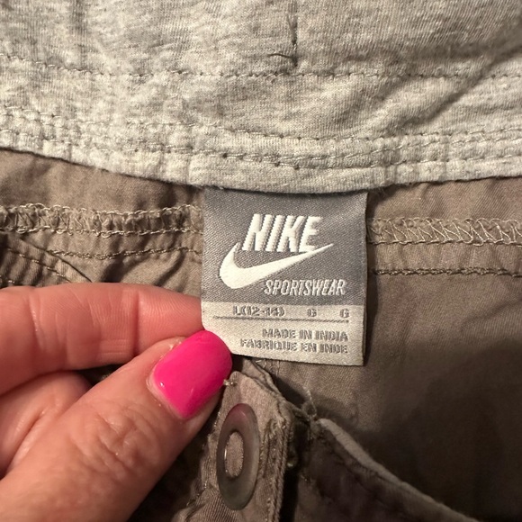 Nike Womens Capri Pants Size Large Camo Cotton Cargo Lightweight - Picture 3 of 3